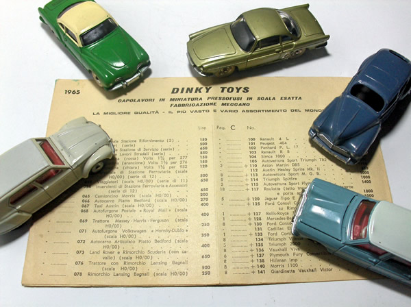 FRENCH DINKY TOYS Les carnets 洋書 FRENCH DINKY TOYS Les carnets 洋書 - メルカリ